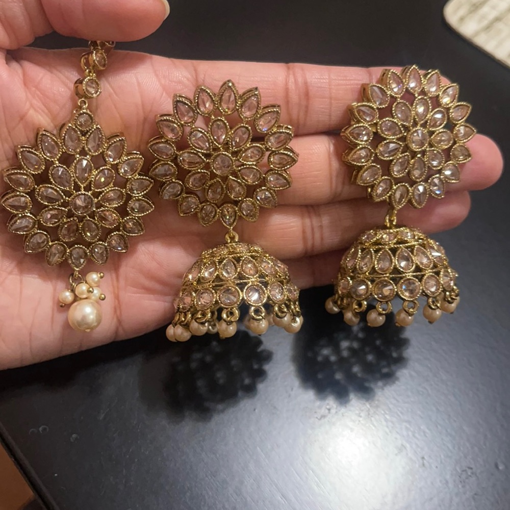 Jumbo jhumka
